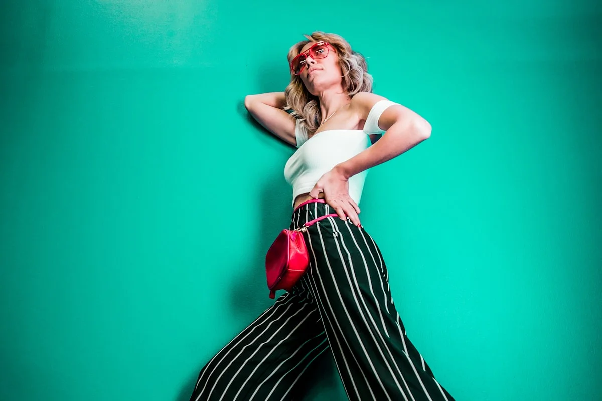 Producto de moda utilizado en contexto real
